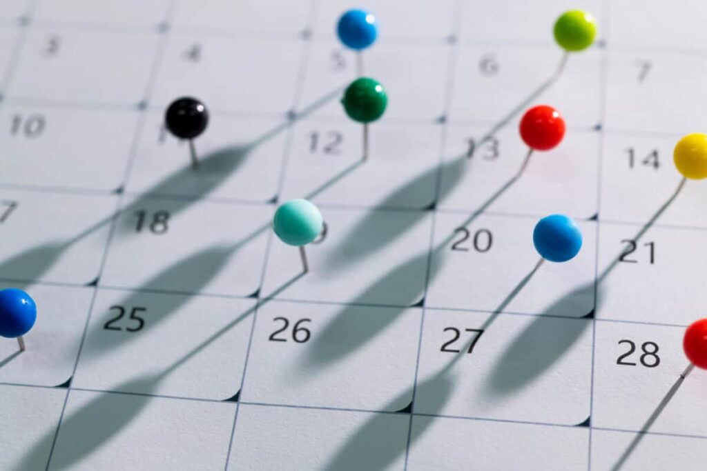 How to Build a Paycheque Portfolio With 2 Stocks That Pay Monthly